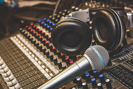 动画片歌词创作的艺术